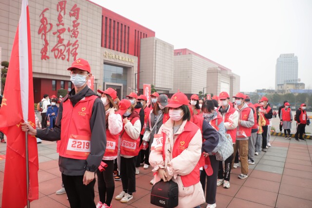 喜迎建团百年 湖南工商大学志愿者行走雷锋路